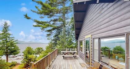 Waterfront cabin with amazing views from the deck & lake access
