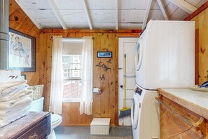 Bathroom - Cozy, Waterfront Cabin-Style Gem with Private Dock and Lovely Views (West Bath)