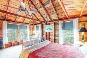 Room - Cozy, Waterfront Cabin-Style Gem with Private Dock and Lovely Views (West Bath)