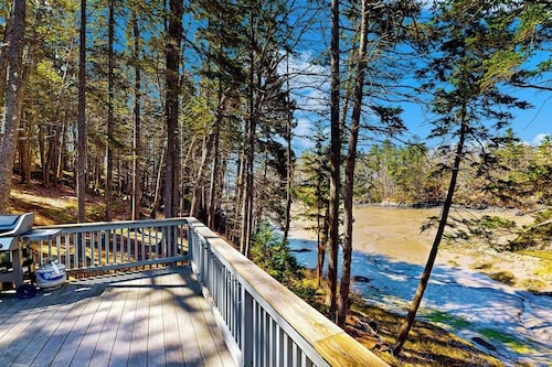 Geodesic Dome w/ Riverfront Deck, Lovely Views, & High-Speed WiFi - Dogs Welcome