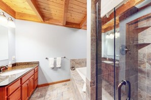 Shower, towels - Lakefront Chalet-Style Home with Large Deck, a Dock & Beautiful Lake Views (Greenville)