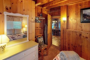 Silitysrauta/-lauta, ilmainen Wi-Fi, vuodevaatteet