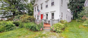 Friendly home with our separate condos & free WiFi in the heart of downtown