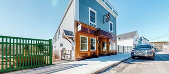 Comfortable Suite in Downtown Northeast Harbor w/ WiFi & AC - Walk to the Water