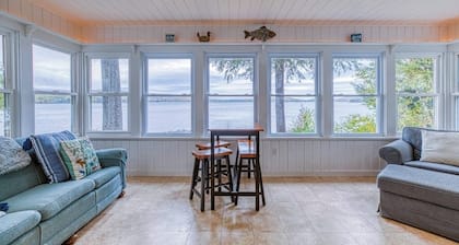 Lakefront cottage w/ beautiful views of Moosehead Lake & Big Moose Mountain