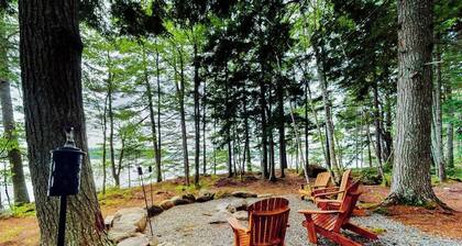 The Cottage | Peaceful 32-Acre Lakefront Getaway | Canoe, Firepit & Big Deck