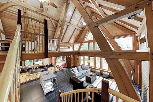 2 beautifully designed, off-the-grid homes with amazing lakefront views & access