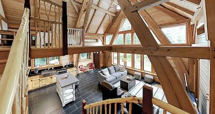 2 beautifully designed, off-the-grid homes with amazing lakefront views & access