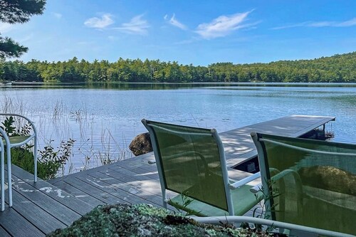 Secluded waterfront home with private dock, outdoor dining, firepit, WiFi & W/D
