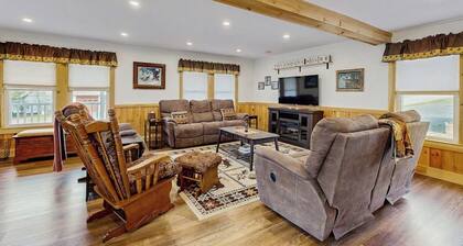 Lakeview Getaway - Trailer Parking, Walk to Ramp, Dogs Welcome & High-Speed WiFi