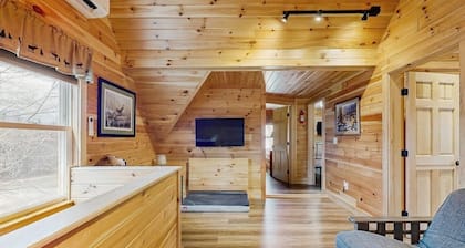 Lakeview Getaway - Trailer Parking, Walk to Ramp, Dogs Welcome & High-Speed WiFi
