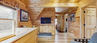 Lakeview Getaway - Trailer Parking, Walk to Ramp, Dogs Welcome & High-Speed WiFi