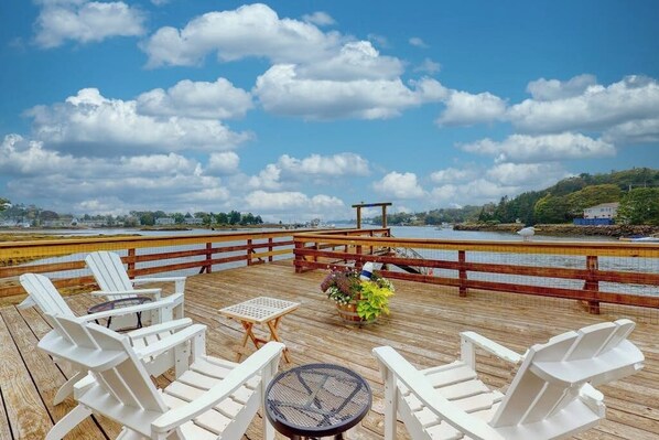 Terrace/patio - Bayfront Cottage on Mill Cove w/ Private Dock & Furnished Deck - Walk Downtown (Boothbay Harbor)