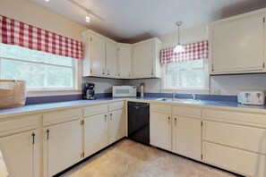 Fridge, microwave, oven, stovetop - Home with deck, great location in the heart of Acadia National Park (Mount Desert)
