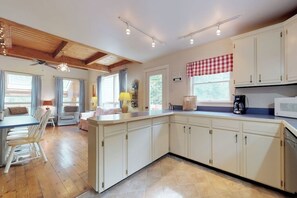 Interior - Home with deck, great location in the heart of Acadia National Park (Mount Desert)