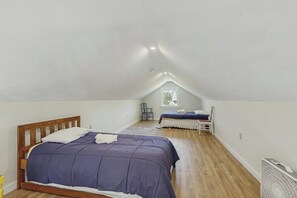 Iron/ironing board, free WiFi, bed sheets - Modern farmhouse with deck, firepit, & balcony (Northport)