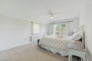 Iron/ironing board, free WiFi, bed sheets - Modern farmhouse with deck, firepit, & balcony (Northport)