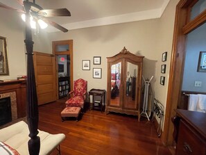 Double Room, 1 Queen Bed, Non Smoking, Air conditioning | Interior - 1896 O'Malley House (New Orleans)