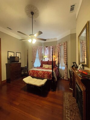 Double Room, 1 Queen Bed, Non Smoking, Air conditioning | Desk, laptop workspace, iron/ironing board, free WiFi - 1896 O'Malley House (New Orleans)