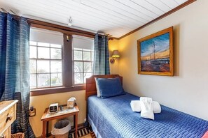 Desk, iron/ironing board, free WiFi, bed sheets - Ocean Point home, large porch, ocean view, water access (East Boothbay)