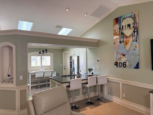 Beautiful HEATED Pool house 2 mi to Mets Stadium PET OK near I-95 / FL Turnpike.