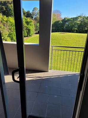 Interior - Spacious double bedroom with private bathroom & balcony available. (onehunga)