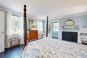 Iron/ironing board, free WiFi, bed sheets - National Historic Landmark Home in Wiscasset Village w/ Complimentary Tour (Wiscasset)