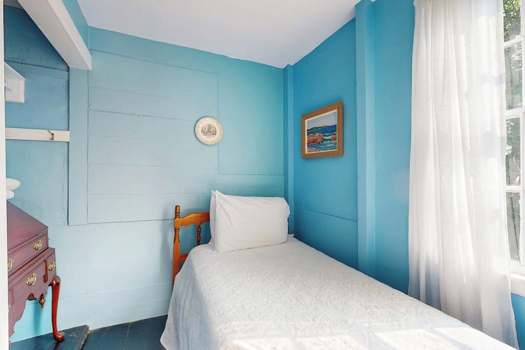 Tabla de planchar con plancha, wifi gratis y ropa de cama 