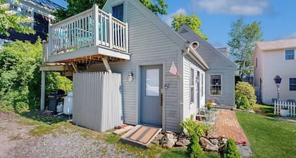 Downtown, ground floor studio near the ocean w/patio, outdoor dining area & more