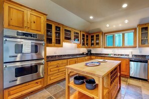Fridge, microwave, oven, stovetop - Delightful oceanfront home with amazing views, wrap-around deck & two fireplaces (Westport)