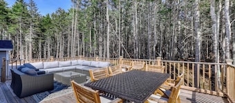 Secluded Dog-Friendly Getaway w/ Free WiFi, Private Washer/Dryer, Furnished Deck