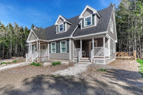 Secluded Dog-Friendly Getaway w/ Free WiFi, Private Washer/Dryer, Furnished Deck