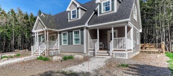Secluded Dog-Friendly Getaway w/ Free WiFi, Private Washer/Dryer, Furnished Deck
