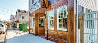 Lovely downtown Northeast Harbor suite near the water and near Acadia