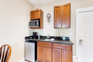 Interior - Lovely downtown Northeast Harbor suite near the water and near Acadia (Northeast Harbor)