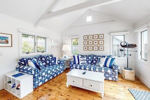 TV, books - Oceanfront Cottage & Studio on Mill Cove w/ Water Views, Deck - Walk Downtown (Boothbay Harbor)