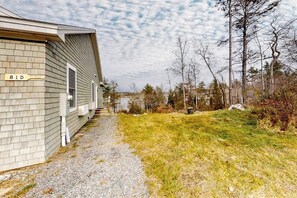 A building with a brick exterior and a sign indicating '81D'. - Water-view condo at Sheepscot Harbour Resort with deck, full kitchen, and WiFi (Edgecomb)