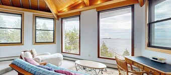 Private Oceanfront Home -- 2 Fireplaces, 4 Decks & Grill, Dog-friendly