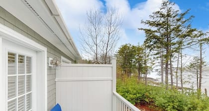 New Condo w/Water-View Deck in Edgecomb