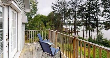 Stylish Condo at Sheepscot Harbor Resort w/Free WiFi, River Views, & Balcony