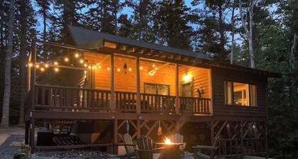 Amazing All-Season Sprucewold Cabin w/ Private Beach Club Access Dog-friendly