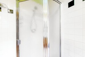 Douche, serviettes fournies