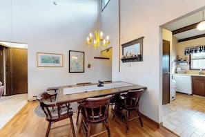 Dining - Fun-Filled Lakehouse w/Private Balcony, Free WiFi, Private W/D - Steps to Beach (Greenville)
