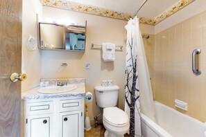 Shower, hair dryer, towels - Fun-Filled Lakehouse w/Private Balcony, Free WiFi, Private W/D - Steps to Beach (Greenville)