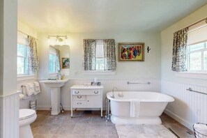 Een douche, een haardroger, handdoeken