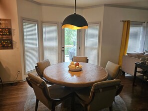 Dining - Lovely 5-bedroom house in Kansas City great location for the Fifa World Cup (Kansas City)