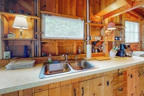 Fridge, microwave, stovetop, coffee/tea maker - Dog-friendly oceanfront cottage with views (St. George)