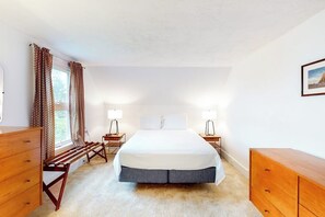 Escritorio, wifi gratis y ropa de cama 