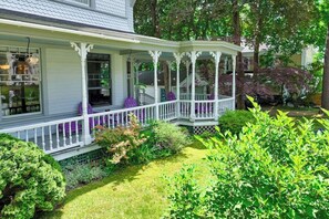 Property grounds - Beautiful home with Ping-Pong, fast WiFi & W/D - walk to dining (Wiscasset)