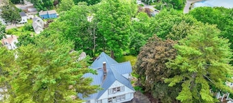 Beautiful home with Ping-Pong, fast WiFi & W/D - walk to dining